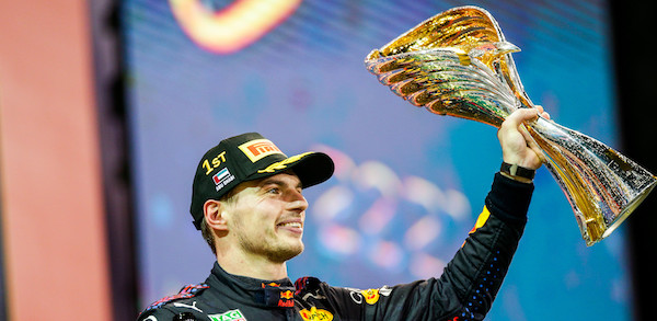krullen worm Respectvol LIVESTREAM: Volg het FIA-prijzengala en de huldiging van Max Verstappen als  F1-kampioen - F1journaal.be - Dagelijks Formule 1 nieuws