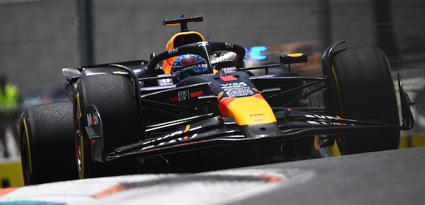 Miami GP: First practice session: Max Verstappen fastest and a dramatic start for Charles Leclerc and Ferrari – F1journaal.be